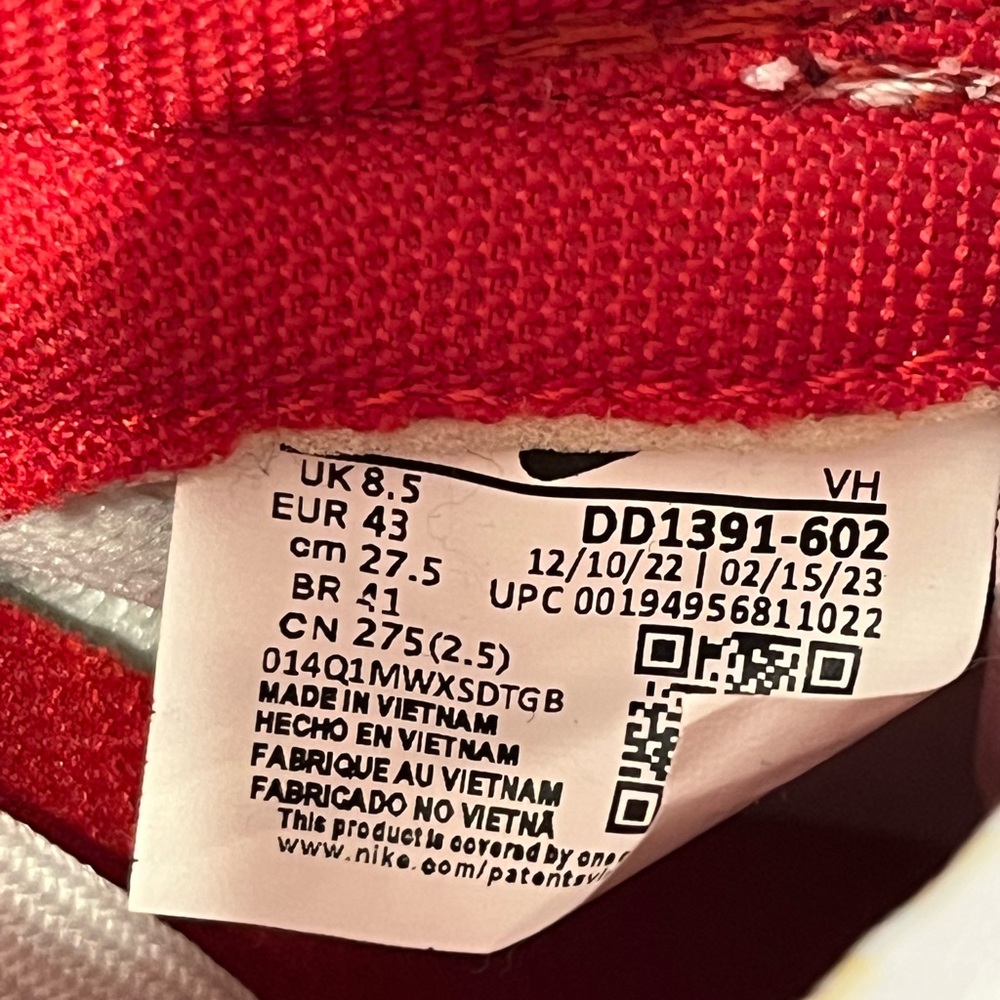Nike Men's Red and White Sneakers - Picture 7 of 7